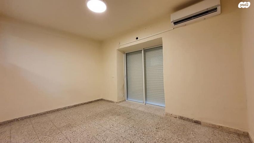 הנוטרים 4