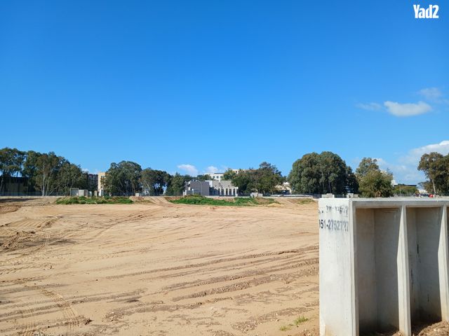 מגרשים