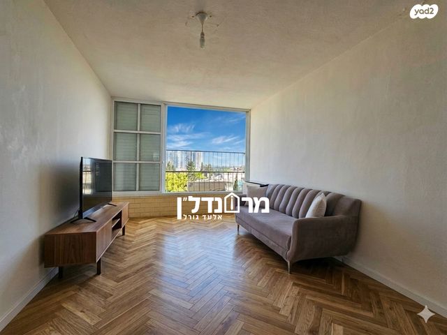 שמאי 