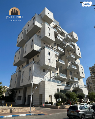 האלוף אהרון יריב 
