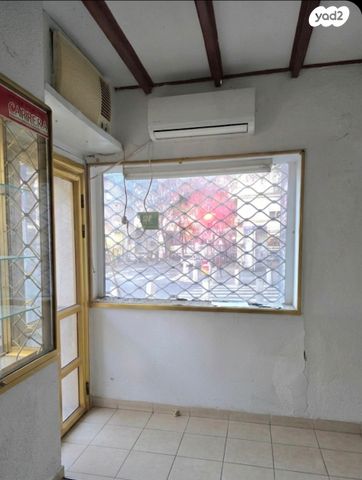 חנויות/ שטח מסחרי