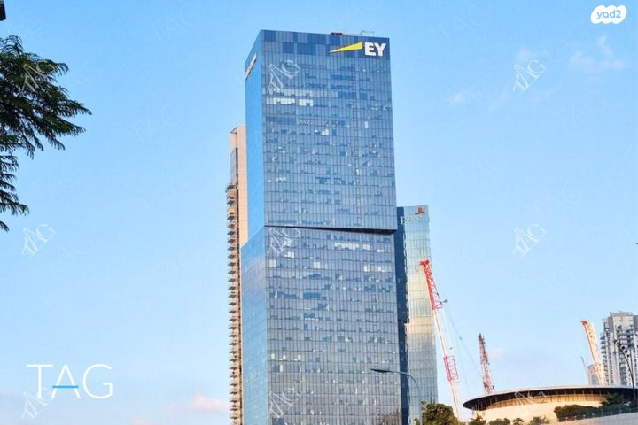 דרך מנחם בגין 144