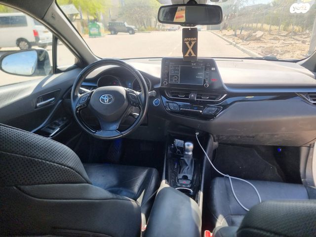 מודעת רכב טויוטה C-HR