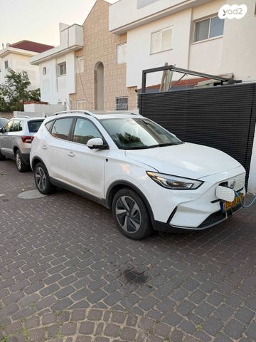 מודעת רכב אם ג'י ZS