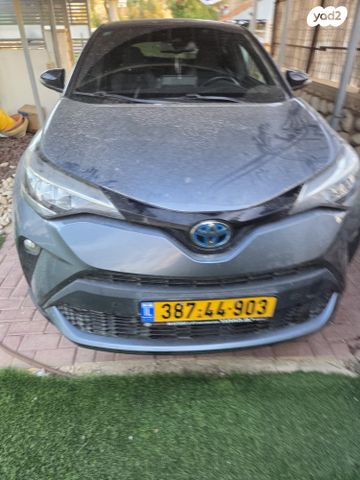 מודעת רכב טויוטה C-HR