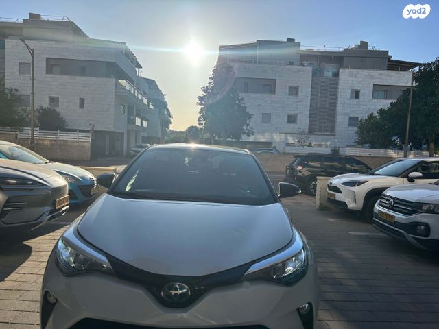 מודעת רכב טויוטה C-HR