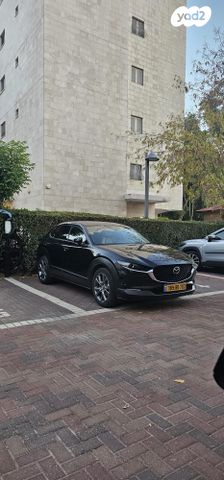 מודעת רכב מאזדה CX-30