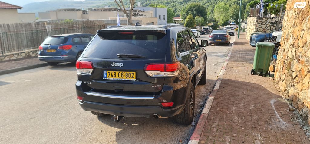 מודעת רכב ג'יפ גרנד צ'ירוקי