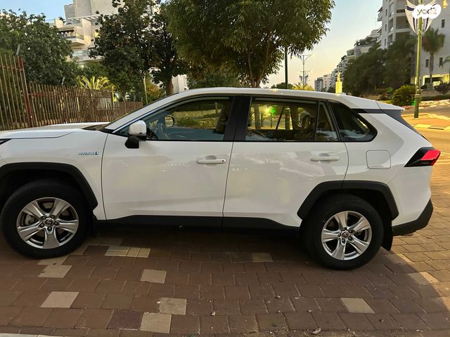 מודעת רכב טויוטה RAV4