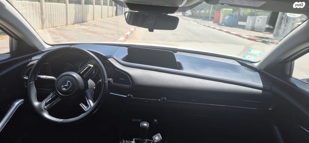 מודעת רכב מאזדה CX-30