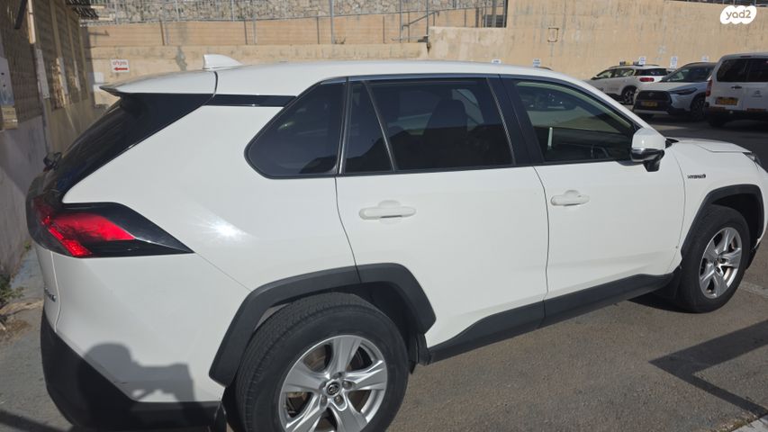 מודעת רכב טויוטה RAV4