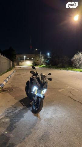 מודעת רכב סאן יאנג ADX400