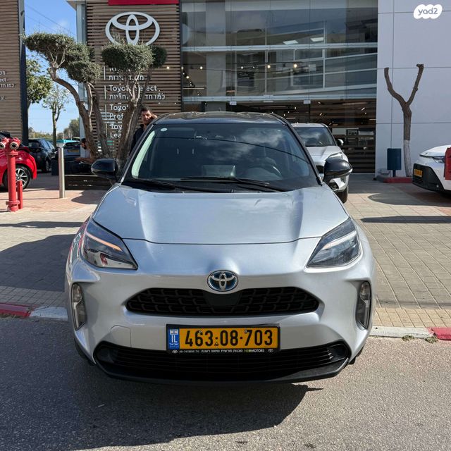 מודעת רכב טויוטה יאריס קרוס