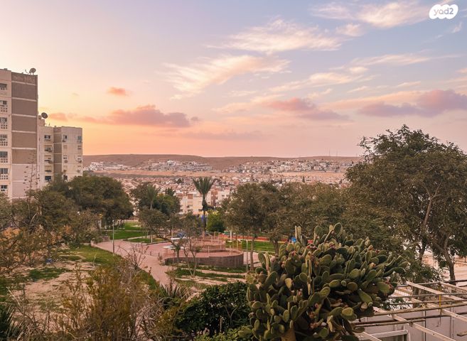שלמה אבן גבירול 30