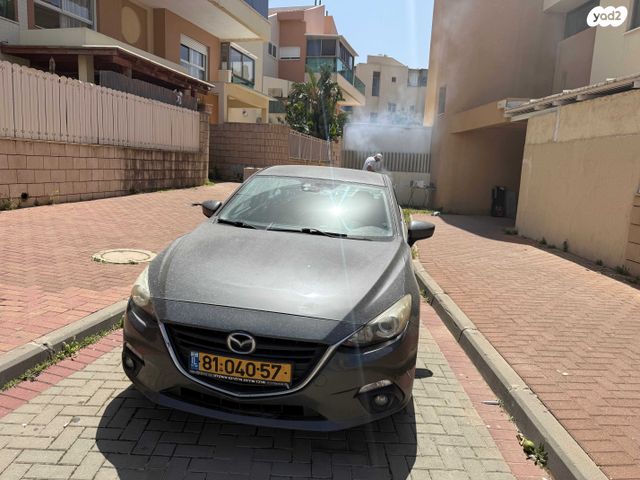 מודעת רכב מאזדה 3