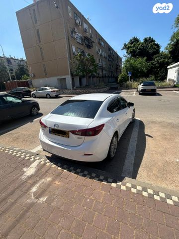 מודעת רכב מאזדה 3