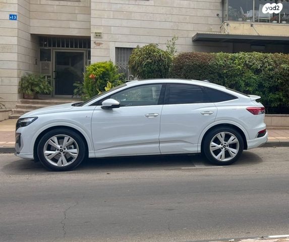 מודעת רכב אאודי Q4 e-tron