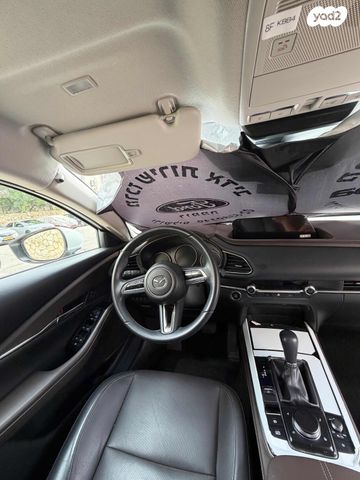 מודעת רכב מאזדה CX-30