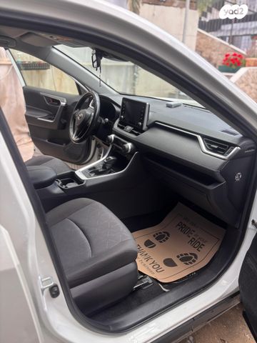 מודעת רכב טויוטה RAV4