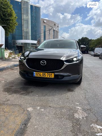 מודעת רכב מאזדה CX-30