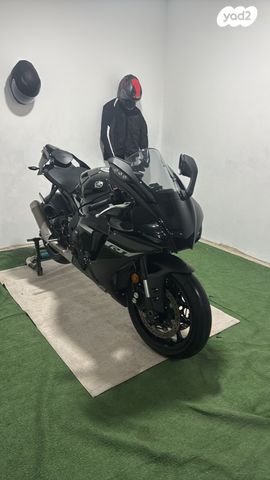 מודעת רכב ימאהה YZF-R1