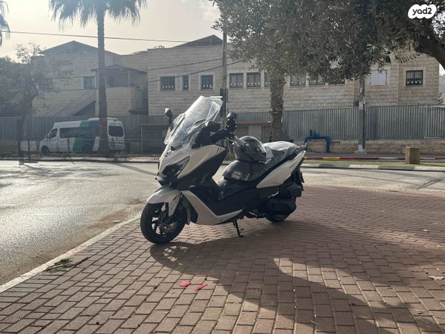 מודעת רכב סאן יאנג קרוזים 300