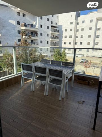 אנה פרנק 16