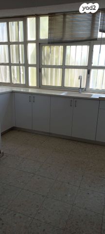 חוגלה 32
