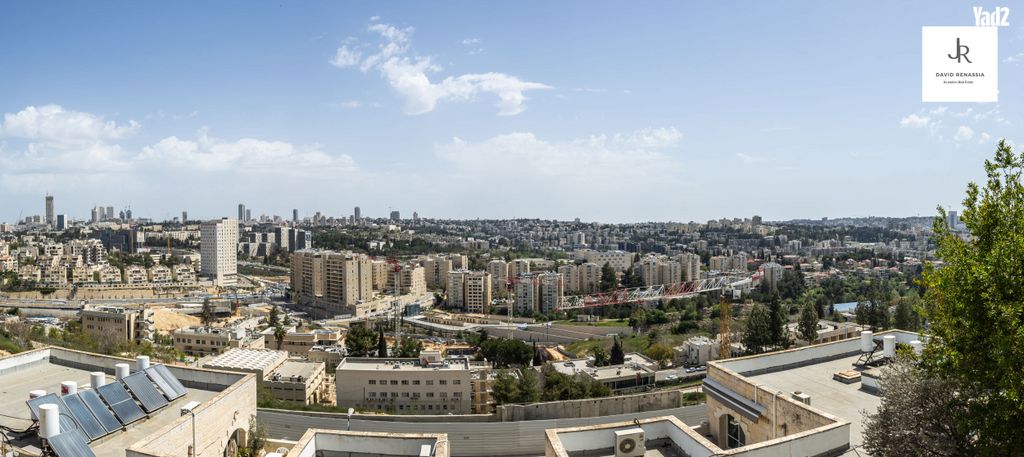 הרב עוזיאל 