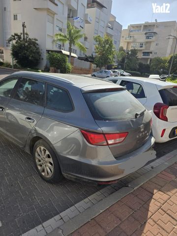מודעת רכב סיאט לאון