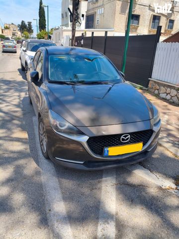 מודעת רכב מאזדה 2
