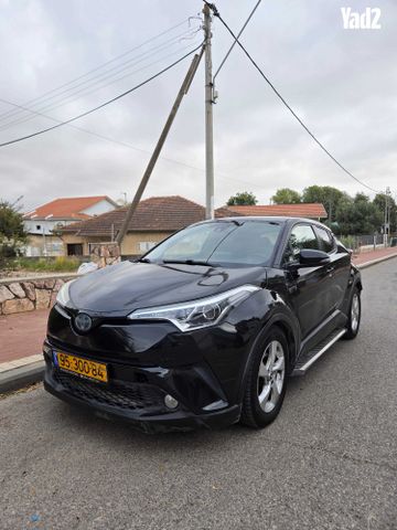 מודעת רכב טויוטה C-HR