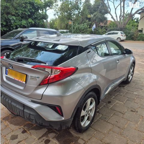 מודעת רכב טויוטה C-HR