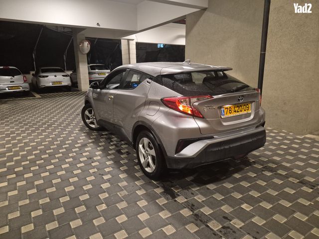 מודעת רכב טויוטה C-HR