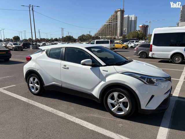 מודעת רכב טויוטה C-HR