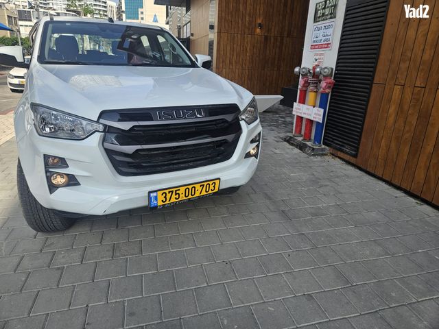 מודעת רכב איסוזו די-מקס