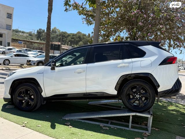 מודעת רכב טויוטה RAV4