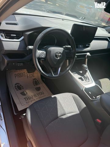 מודעת רכב טויוטה RAV4