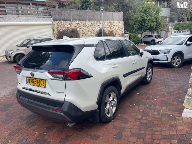 מודעת רכב טויוטה RAV4
