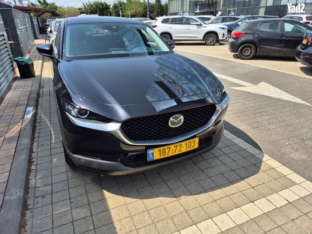 מודעת רכב מאזדה CX-30