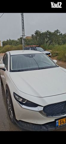 מודעת רכב מאזדה CX-30