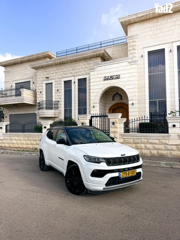 מודעת רכב ג'יפ קומפאס