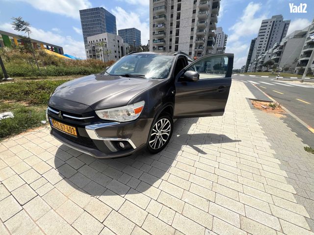 מודעת רכב מיצובישי ASX