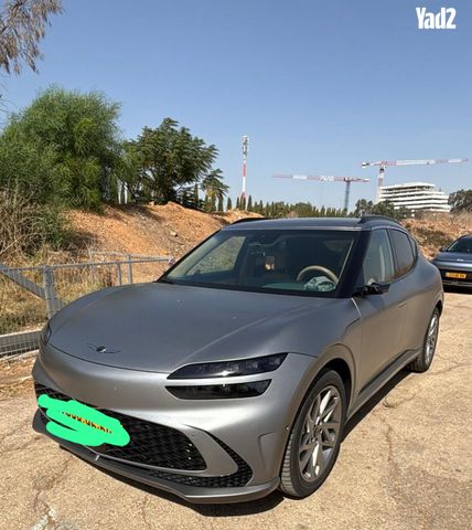 מודעת רכב ג'נסיס GV60