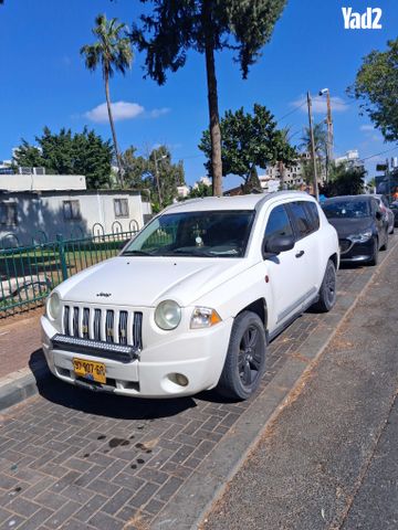 מודעת רכב ג'יפ קומפאס