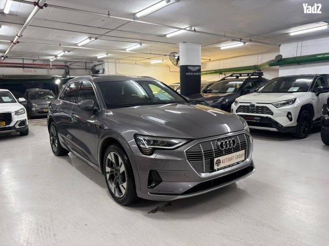 מודעת רכב אאודי E-tron