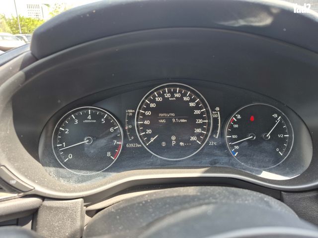 מודעת רכב מאזדה CX-30