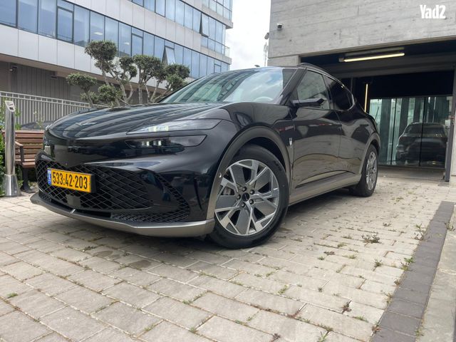 מודעת רכב ג'נסיס GV60