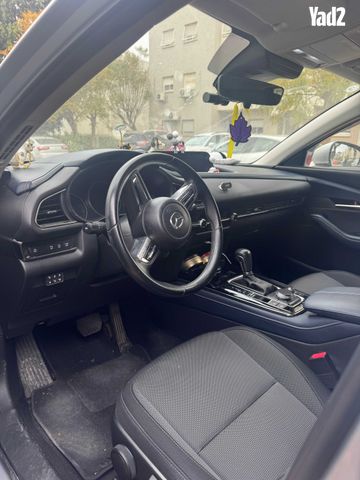 מודעת רכב מאזדה CX-30