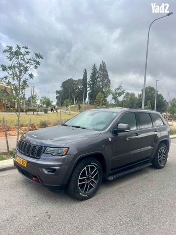 מודעת רכב ג'יפ גרנד צ'ירוקי